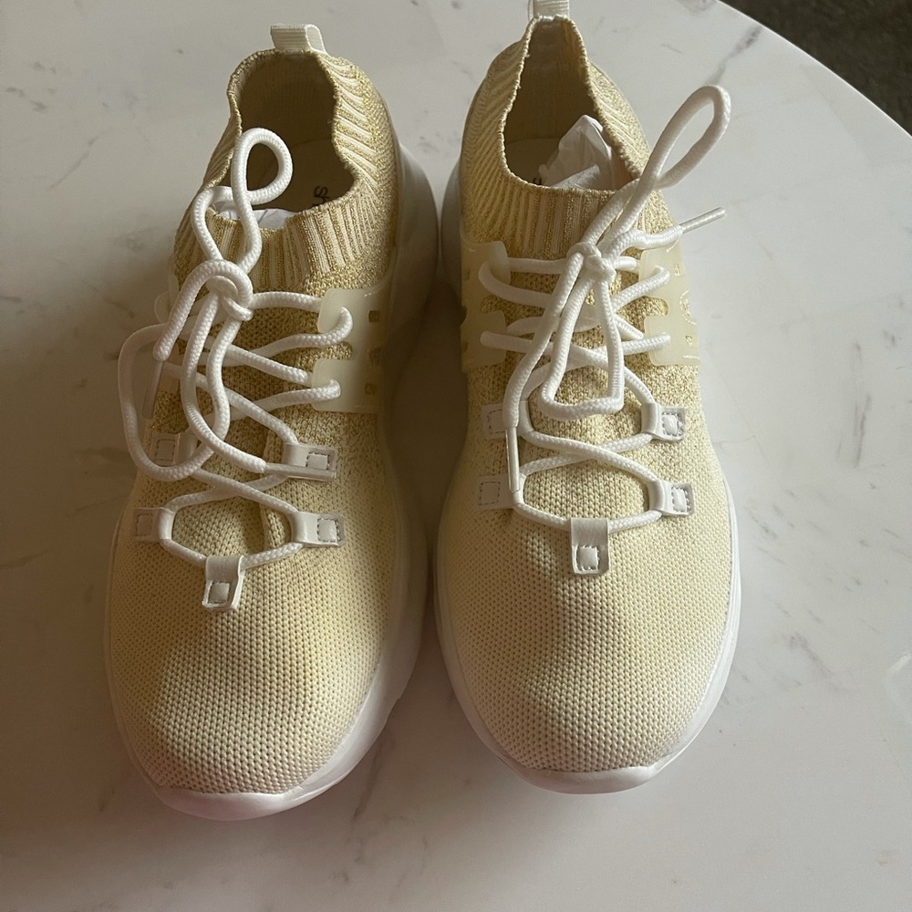 Shoe dazzle sneakers. Lightweight. Brand new.